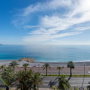 https://sea-front-panoramic-sea-view-studio-with-terrace.fr-provencehotel.com